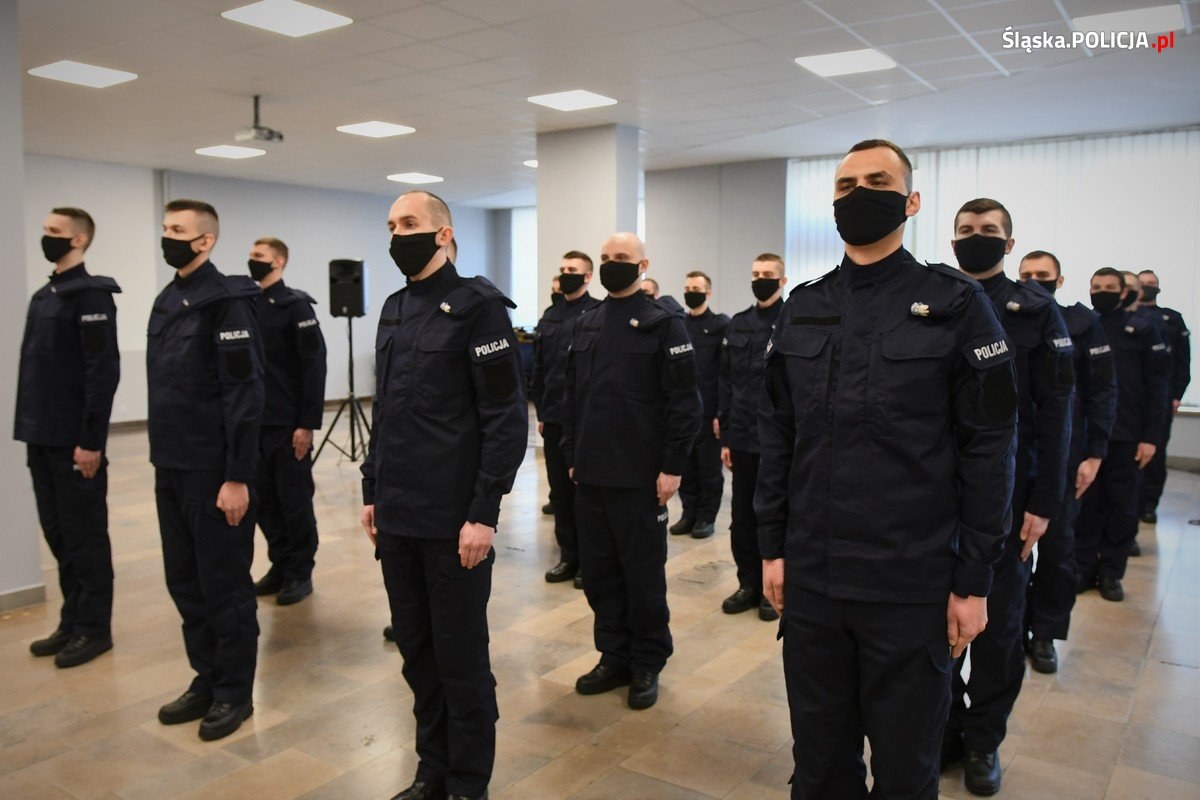 Ślubowanie mundurowych w siedzibie śląskiej policji