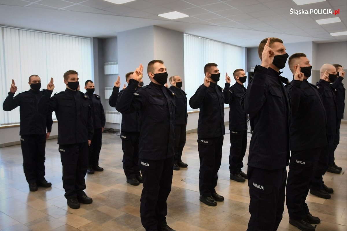 Ślubowanie mundurowych w siedzibie śląskiej policji