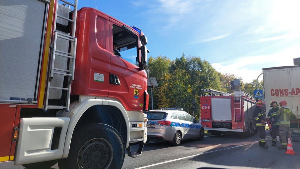 Kolizja na ul. Bielskiej. DK86 w kierunku Tych zablokowana