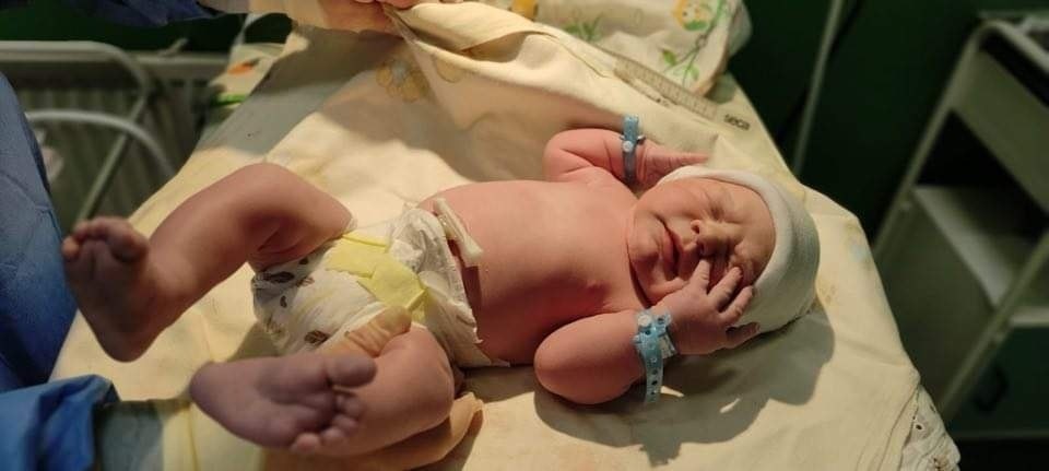 Chłopczyk Leoś, urodzony w Mikołowie o godz. 0:01 1 stycznia 2022