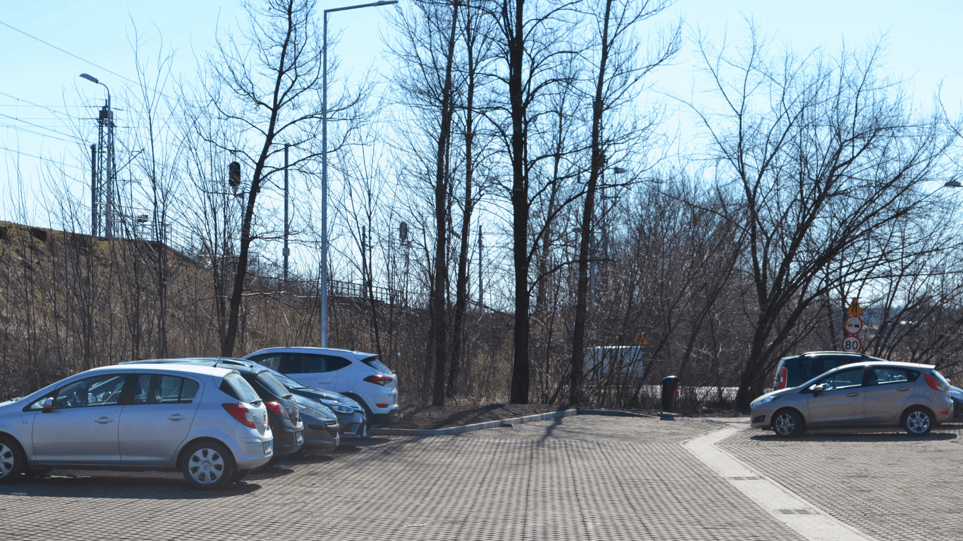 Nowy parking przy stacji kolejowej Katowic Podlesie