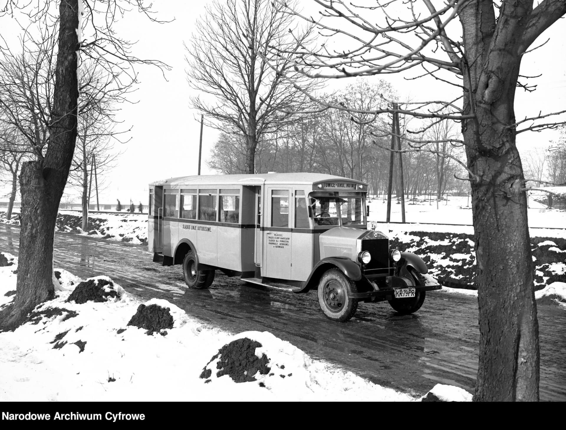 Autobus kursujący na trasie Katowice-Królewska Huta