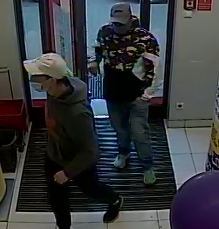 Mężczyźni podejrzani o kradzież perfum w Katowicach Szopienicach