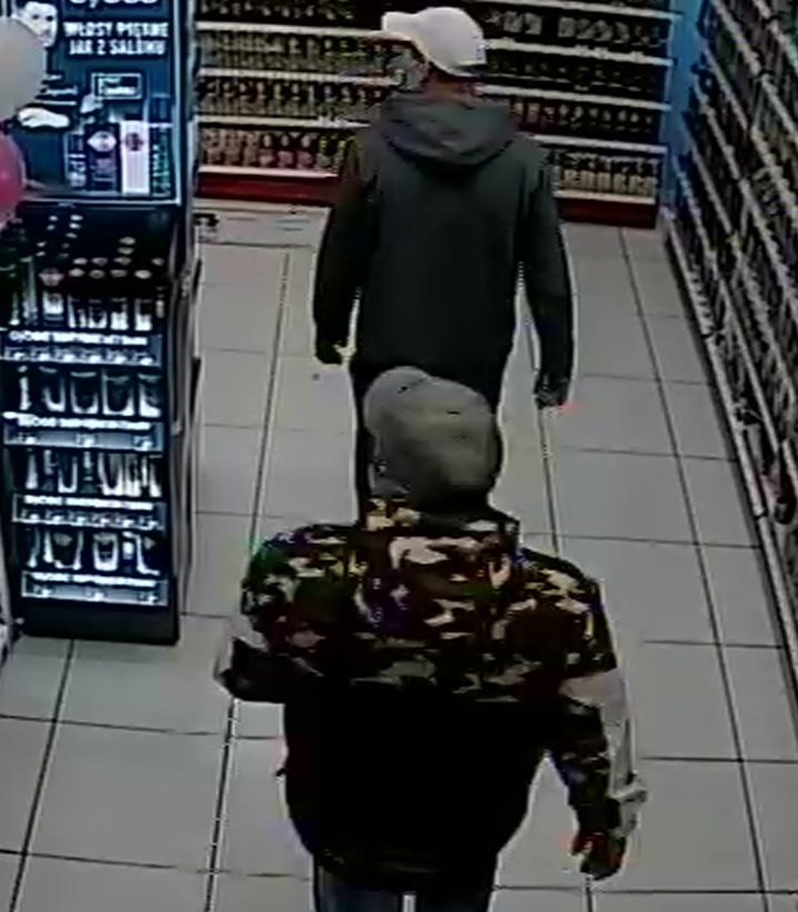 Mężczyźni podejrzani o kradzież perfum w Katowicach Szopienicach