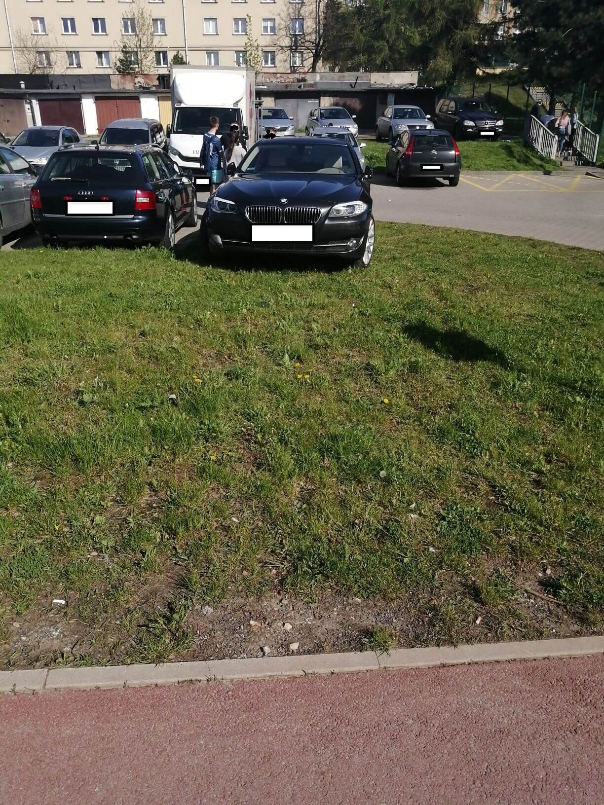 Źle parkujący kierowcy to plaga w Katowicach