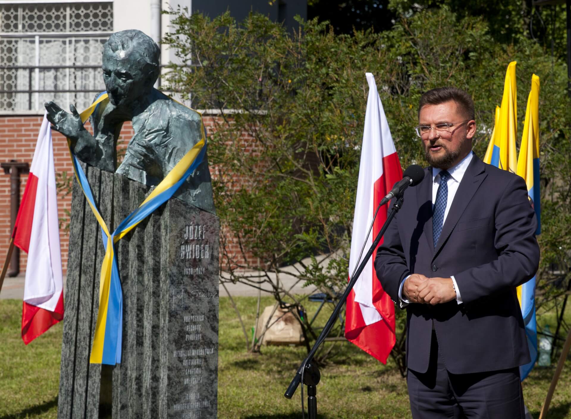 Odsłonięcie popiersia Józefa Świdra w Galerii Artystycznej