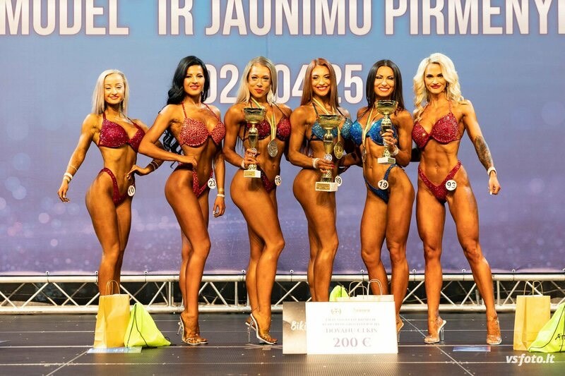 Karolina-Kiszel medalistka IFBB w kategorii bikini fitness