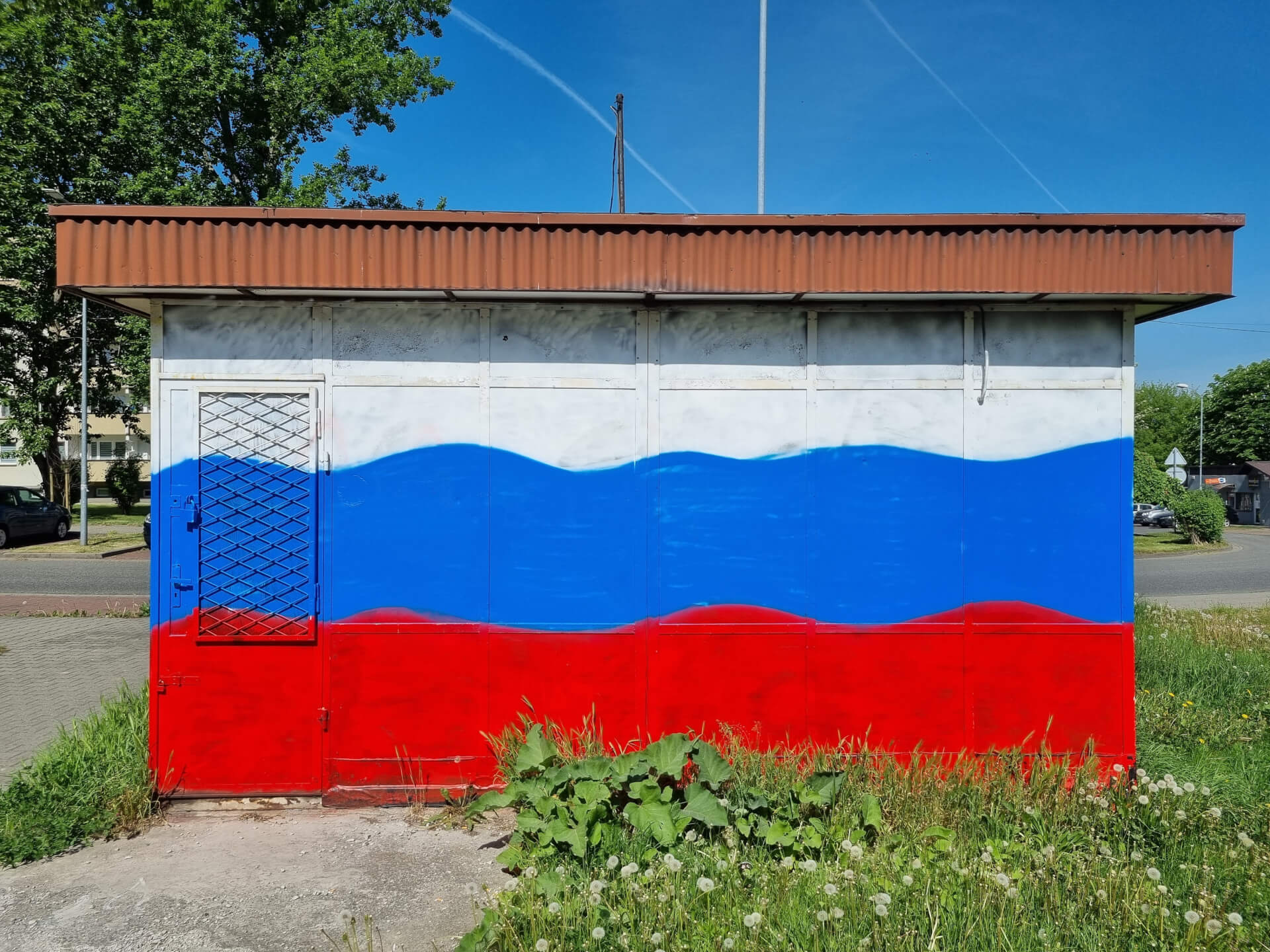 Kiosk na Witosa. To barwy Górnika Zabrze, nie Rosji