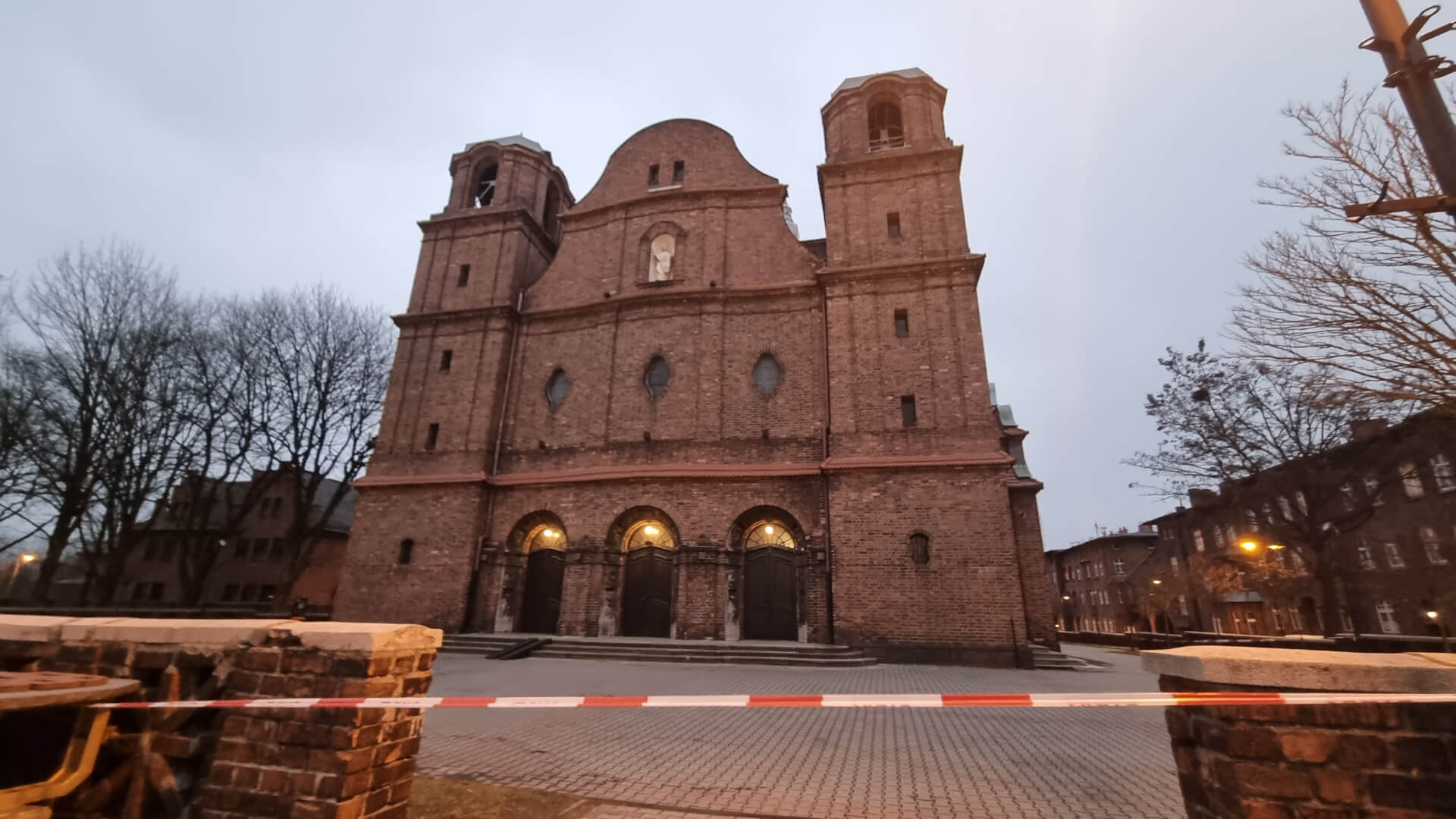 Kościół Nikiszowiec Uszkodzony Dach Wichura 3