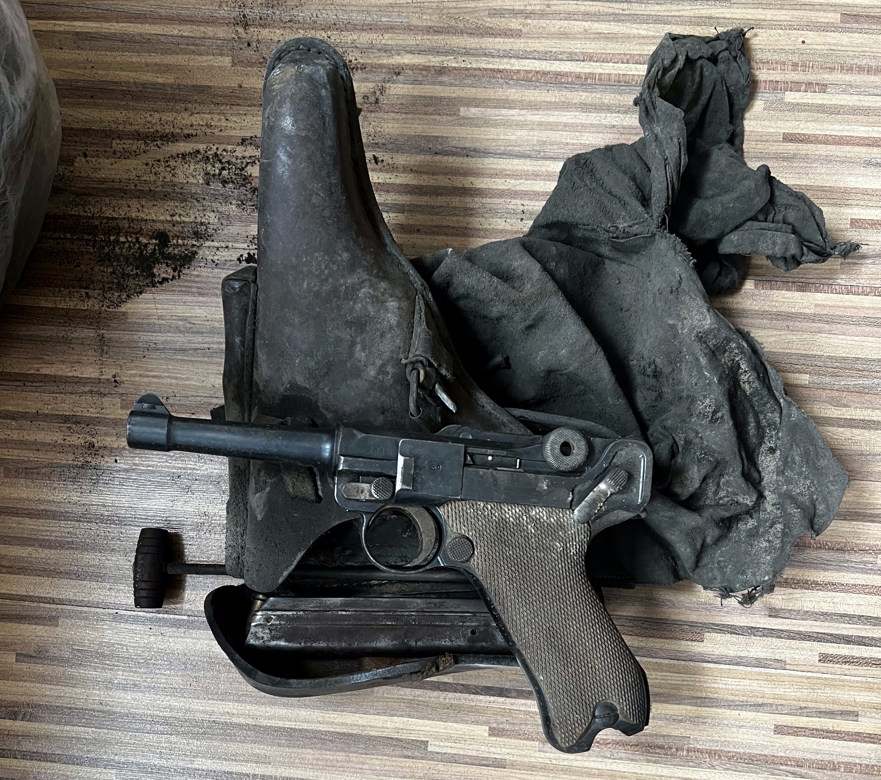 Niemiecki pistolet odnaleziony w VII LO