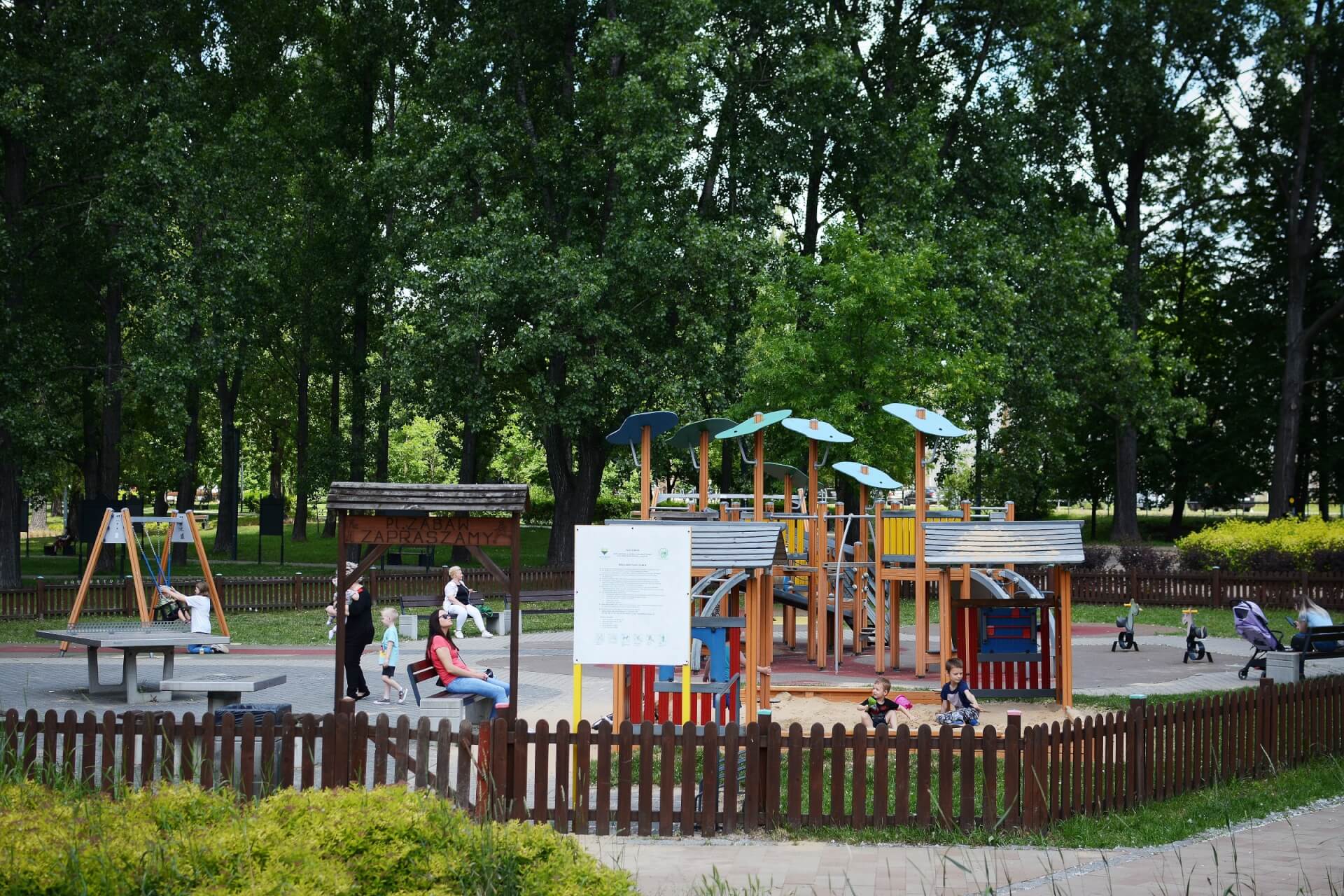 Modernizacja 9 stref rodzinnej aktywności w Katowicach