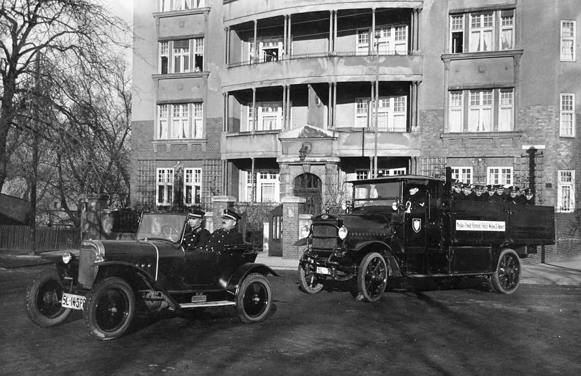 Policja Województwa Śląskiego na archiwalnych zdjęciach z Katowic