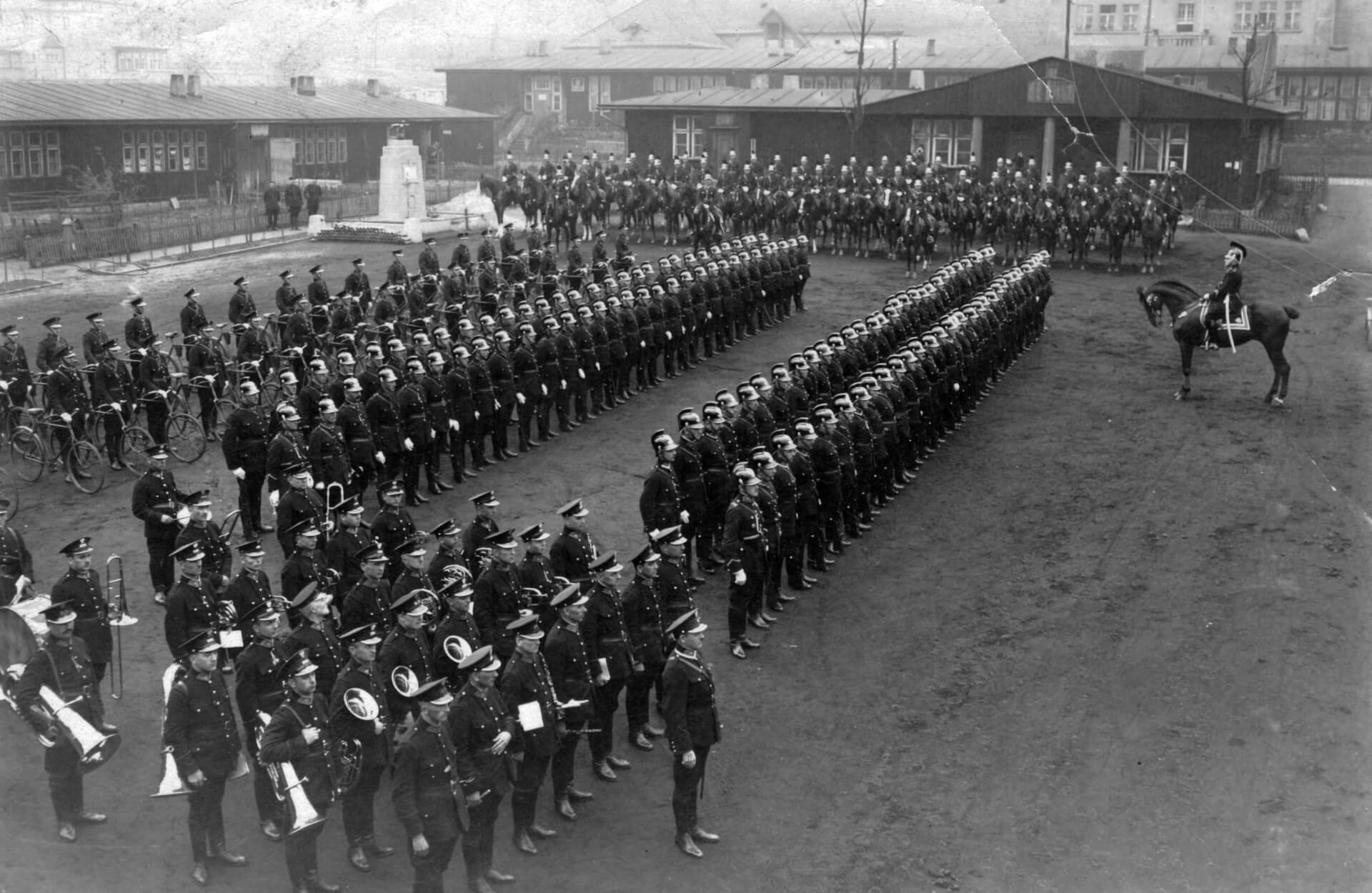 Policja Województwa Śląskiego na archiwalnych zdjęciach z Katowic