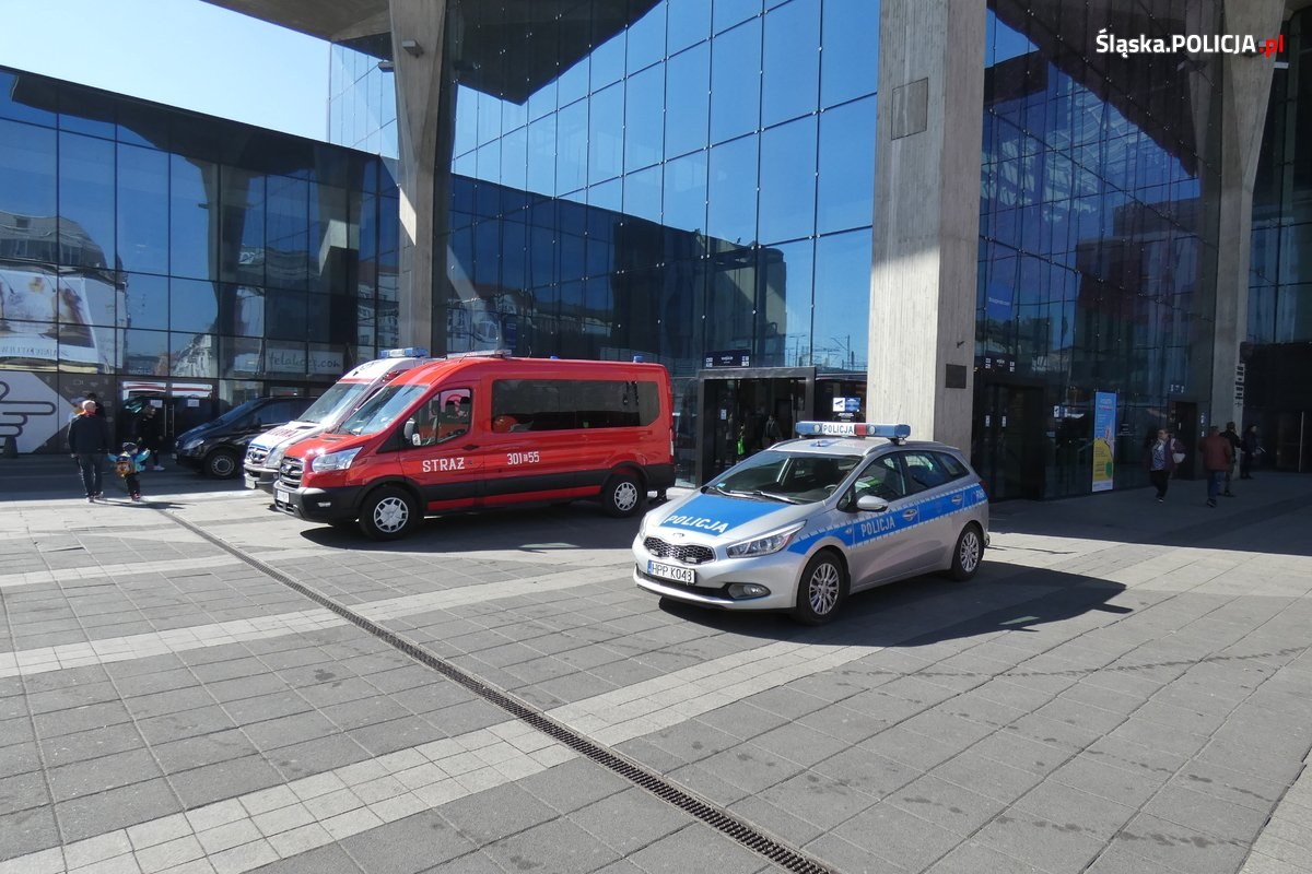 Policjanci na dworcu PKP Katowice1