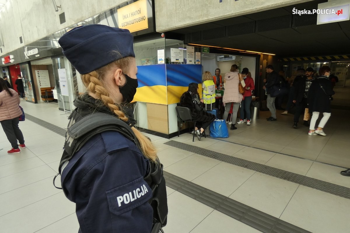 Policjanci na dworcu PKP Katowice