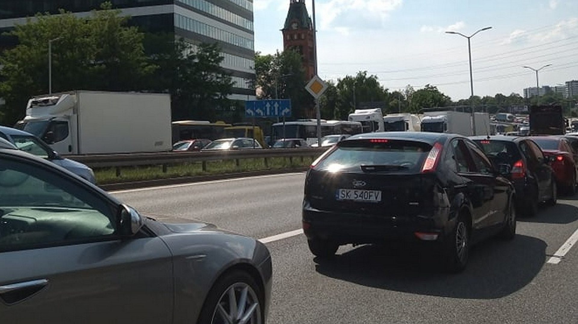 Tunel w Katowicach zablokowany. Tworzą się korki Tunel w Katowicach zablokowany. Tworzą się korki