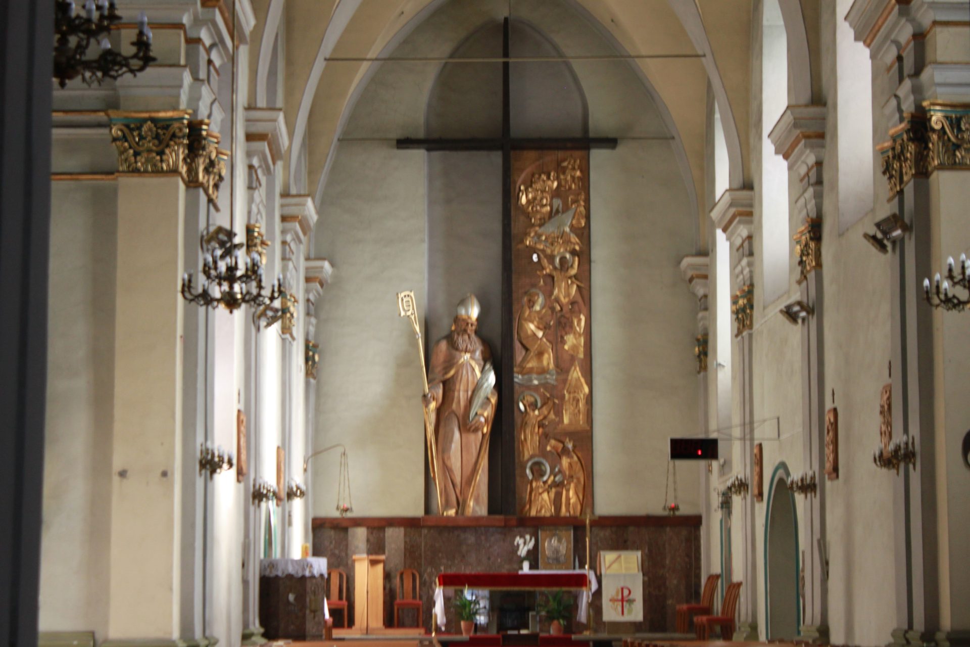 Wnętrze kościoła św. Wojciecha w Bytomiu Wnętrze kościoła św. Wojciecha w Bytomiu