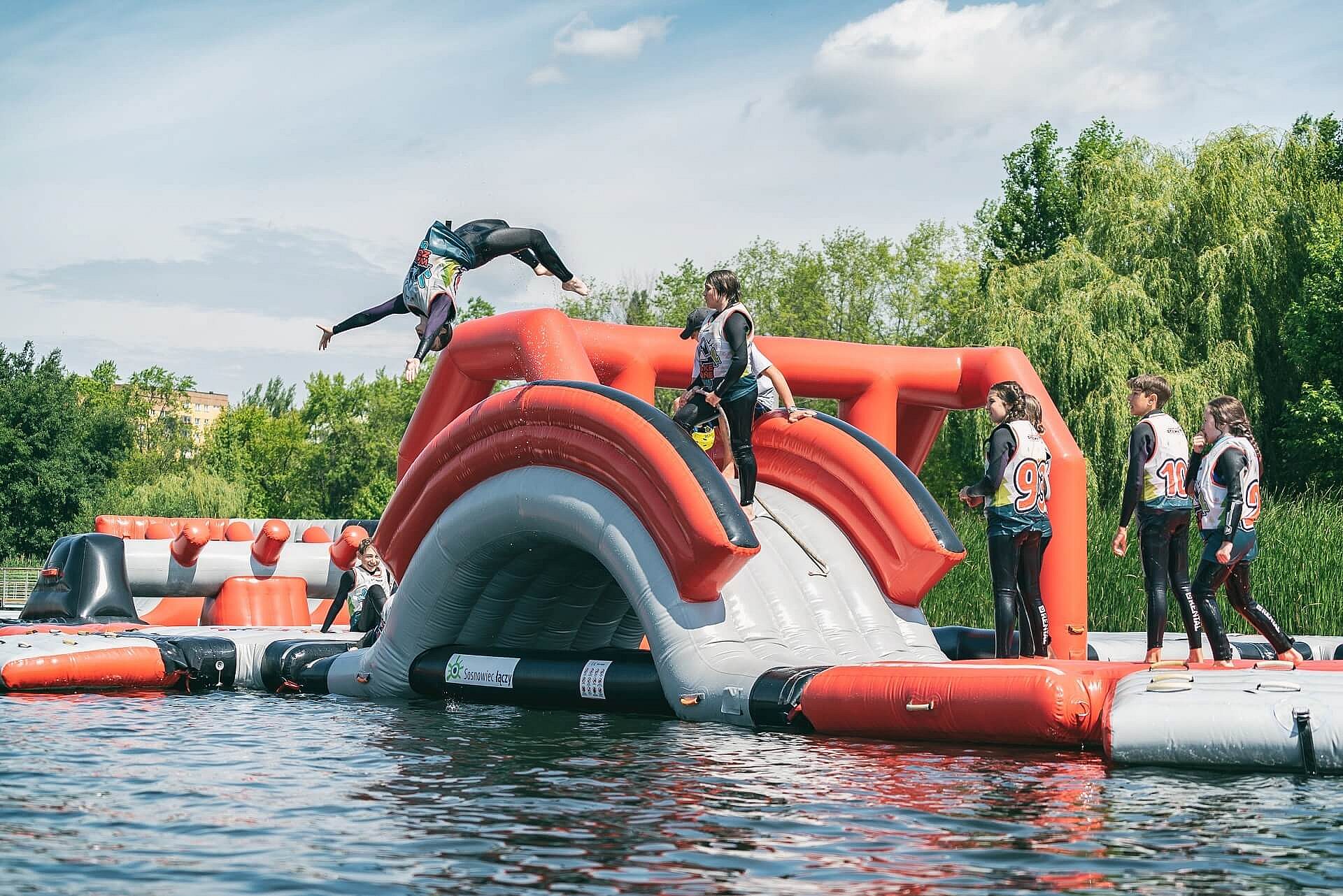 Niezapomniane lato dla dzieci i młodzieży w Wake Zone Stawiki Niezapomniane lato dla dzieci i młodzieży w Wake Zone Stawiki