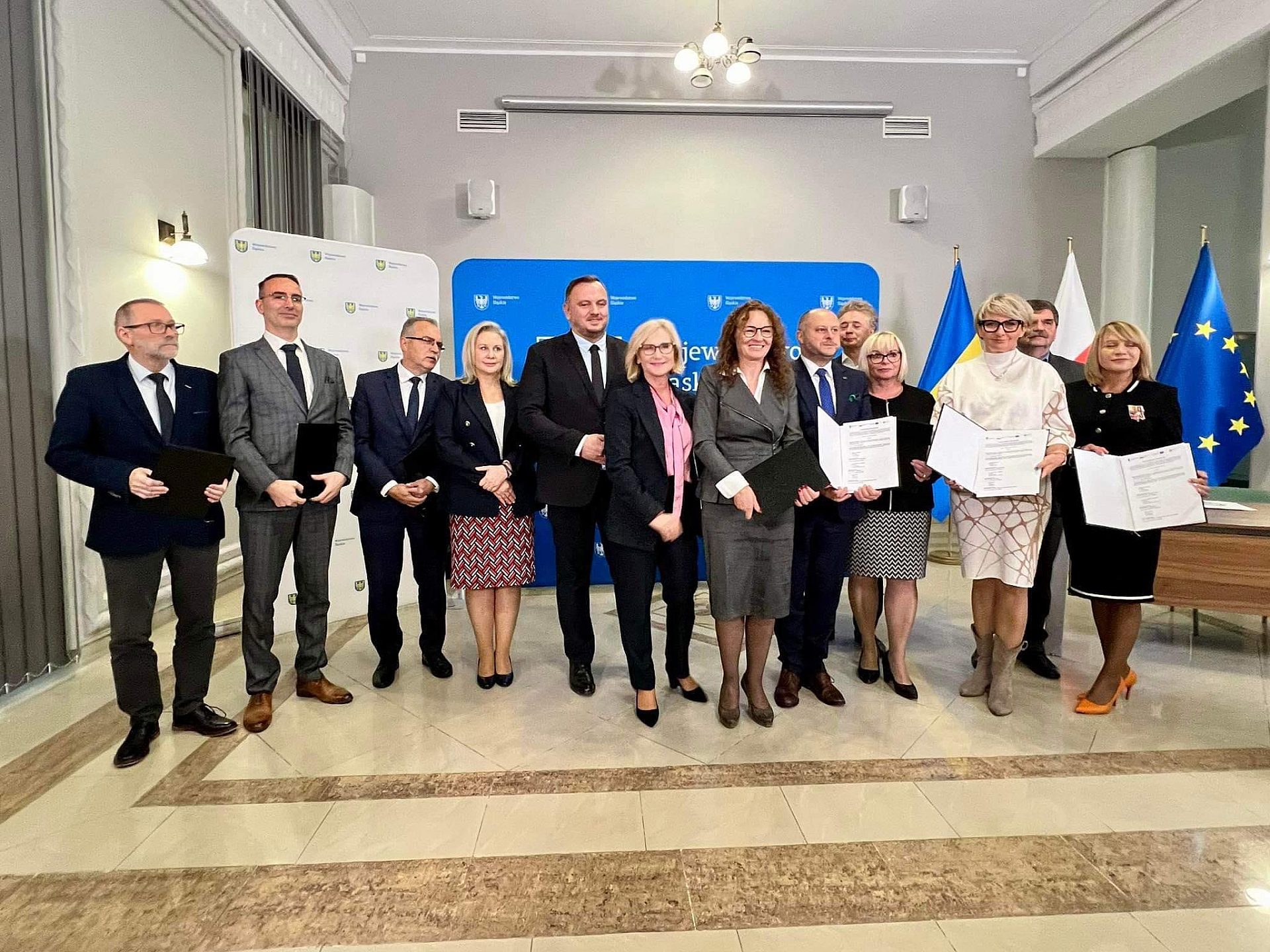 Samorządowcy z umowami na realizację projektów zakładających powstanie nowych CUS Samorządowcy z umowami na realizację projektów zakładających powstanie nowych CUS
