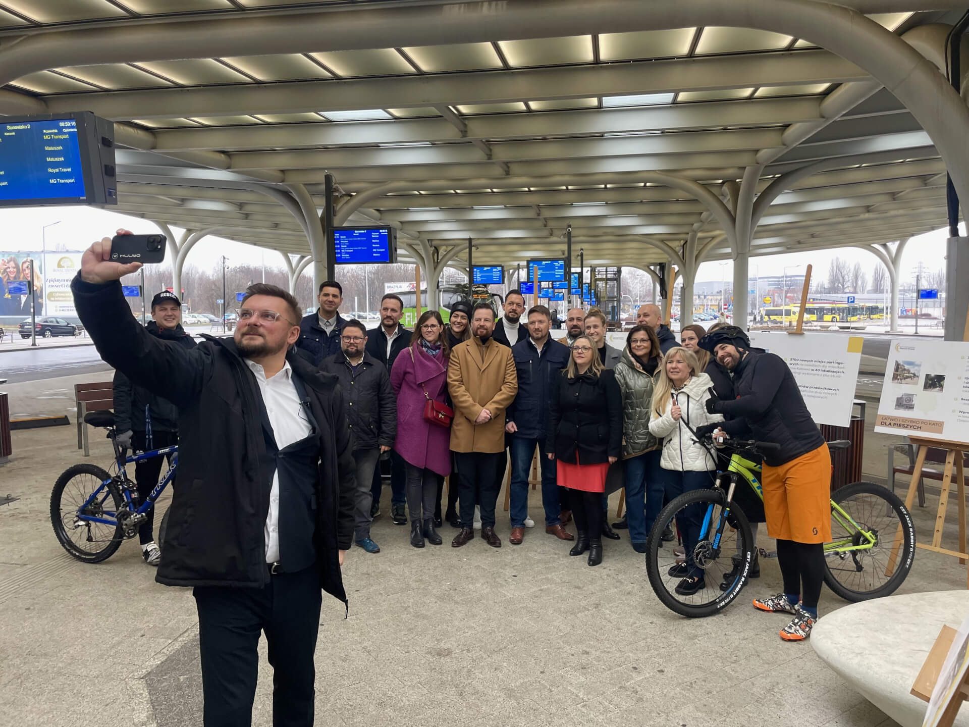 Forum Samorządowe i Marcin Krupa podczas spotkania prasowego Forum Samorządowe i Marcin Krupa podczas spotkania prasowego