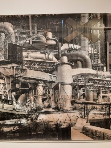 Część tryptyku Michała Krawca na wystawie pokonkursowej Triennale Polskiej Grafiki Część tryptyku Michała Krawca na wystawie pokonkursowej Triennale Polskiej Grafiki