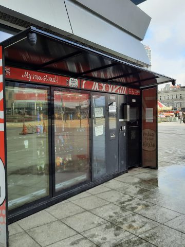 Sklep - maszyna przy Społem w Katowicach na Rynku nie działa Sklep - maszyna przy Społem w Katowicach na Rynku nie działa