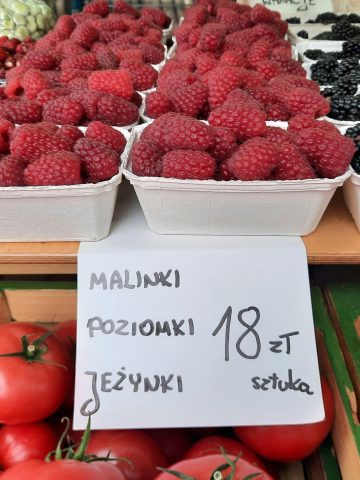 Ceny owoców i warzyw w aucie na Rynku w Katowicach Ceny owoców i warzyw w aucie na Rynku w Katowicach