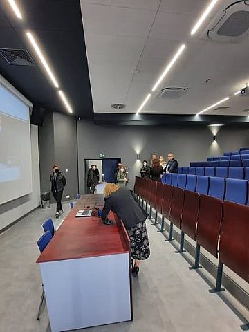 Nowy Wydział Humanistyczny Uniwersytetu Śląskiego w Katowicach Nowy Wydział Humanistyczny Uniwersytetu Śląskiego w Katowicach