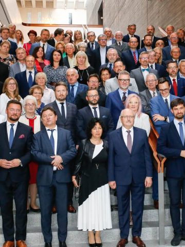 Pamiątkowe zdjęcie uczestników uroczystej sesji Rady Miasta Katowice fot Sławomir Rybok Pamiątkowe zdjęcie uczestników uroczystej sesji Rady Miasta Katowice fot Sławomir Rybok