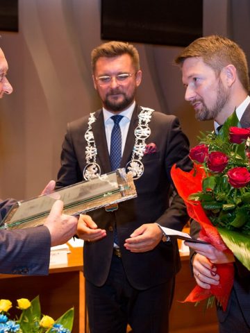 Tytuł dla Izby Rzemieślniczej oraz Małej i Średniej Przedsiębiorczości w Katowicach odebrał prof Jan Klimek fot Sławomir Rybok Tytuł dla Izby Rzemieślniczej oraz Małej i Średniej Przedsiębiorczości w Katowicach odebrał prof Jan Klimek fot Sławomir Rybok