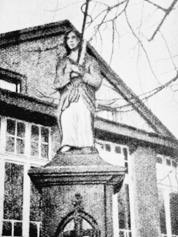 Figura świętego Jana przy ulicy Dworskiej w Brynowie Figura świętego Jana przy ulicy Dworskiej w Brynowie
