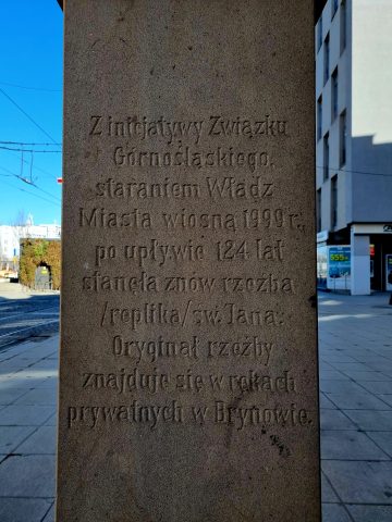 Inskrypcja na kopii figury św. Jana Inskrypcja na kopii figury św. Jana