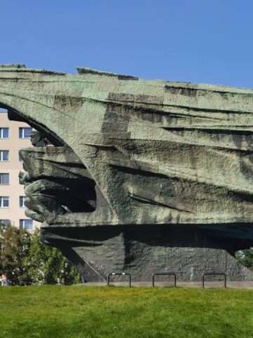 Katowice Pomnik Żołnierza Polskiego lateral 2021 Katowice Pomnik Żołnierza Polskiego lateral 2021