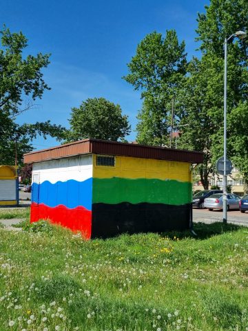 Kiosk na Witosa. To barwy Górnika Zabrze, nie Rosji Kiosk na Witosa. To barwy Górnika Zabrze, nie Rosji