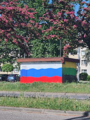 Kiosk na Witosa. To barwy Górnika Zabrze, nie Rosji Kiosk na Witosa. To barwy Górnika Zabrze, nie Rosji