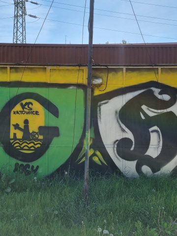 Kiosk na Witosa. To barwy Górnika Zabrze, nie Rosji Kiosk na Witosa. To barwy Górnika Zabrze, nie Rosji