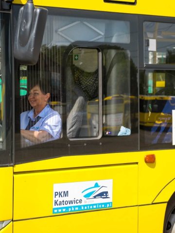 Kobieta kierowca autobusu pkmkatowice 04 Kobieta kierowca autobusu pkmkatowice 04