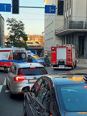 Służby ratunkowe pojawiły się błyskawicznie na miejscu wypadku na ulicy Francuskiej Służby ratunkowe pojawiły się błyskawicznie na miejscu wypadku na ulicy Francuskiej