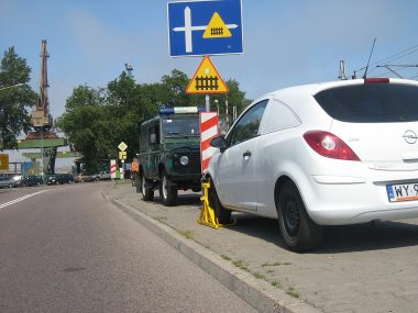 Spółdzielnia w Katowicach bezprawnie blokowała koła 1200px Blokada koła