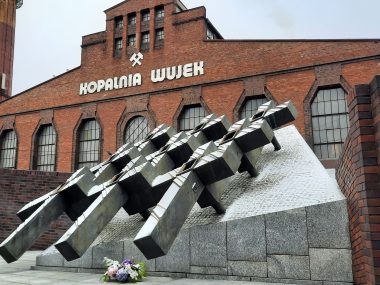 Pomnik zabitych górników pod KWK Wujek Pomnik zabitych górników pod KWK Wujek