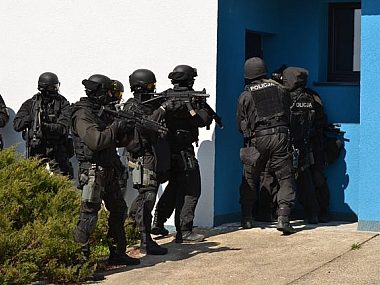 Antyterroryści weszli do złego mieszkania w Katowicach Antyterroryści weszli do złego mieszkania w Katowicach