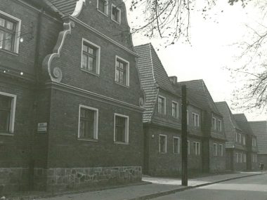 "Na Nikiszu był regulamin: nie prać i suszyć ubrań w domu" Zabudowa ul Kościelnej w 1995 r., Ruda Śląska