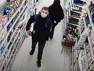 Mężczyzna, który dokonał kradzieży rozbójniczej w Katowicach Mężczyzna, który dokonał kradzieży rozbójniczej w Katowicach