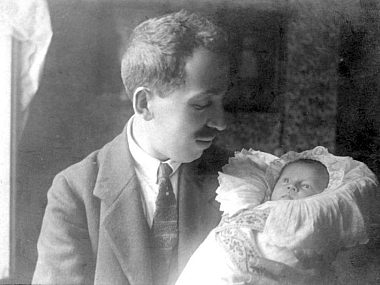 Jak odnalazłem autora słynnego zdjęcia z Katowic z 1939 roku Jakob Scharf z córką Miną