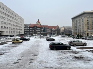 Katowice znów 300-tysięcznym miastem? Chodzi o parkowanie Plac Sejmu Śląskiego po wprowadzeniu nowych zasad parkowania w Katowicach