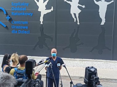 Katowiccy lekarze w ostatniej chwili uratowali chłopczyka z ranami szyi Konferencja przed gczd