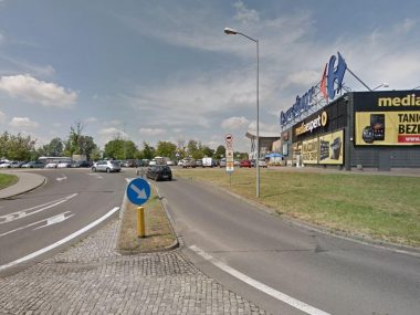 Koniec darmowego parkowania przy Centrum Handlowym AKS. Parking przy carrefourze w chorzowie