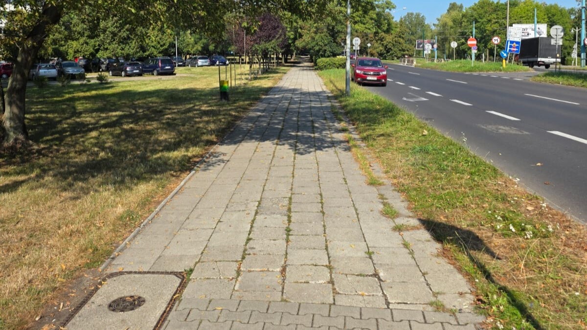 Katowice. Zaczęła się przebudowa chodników wzdłuż ul. Chorzowskiej na Osiedlu Tysiąclecia