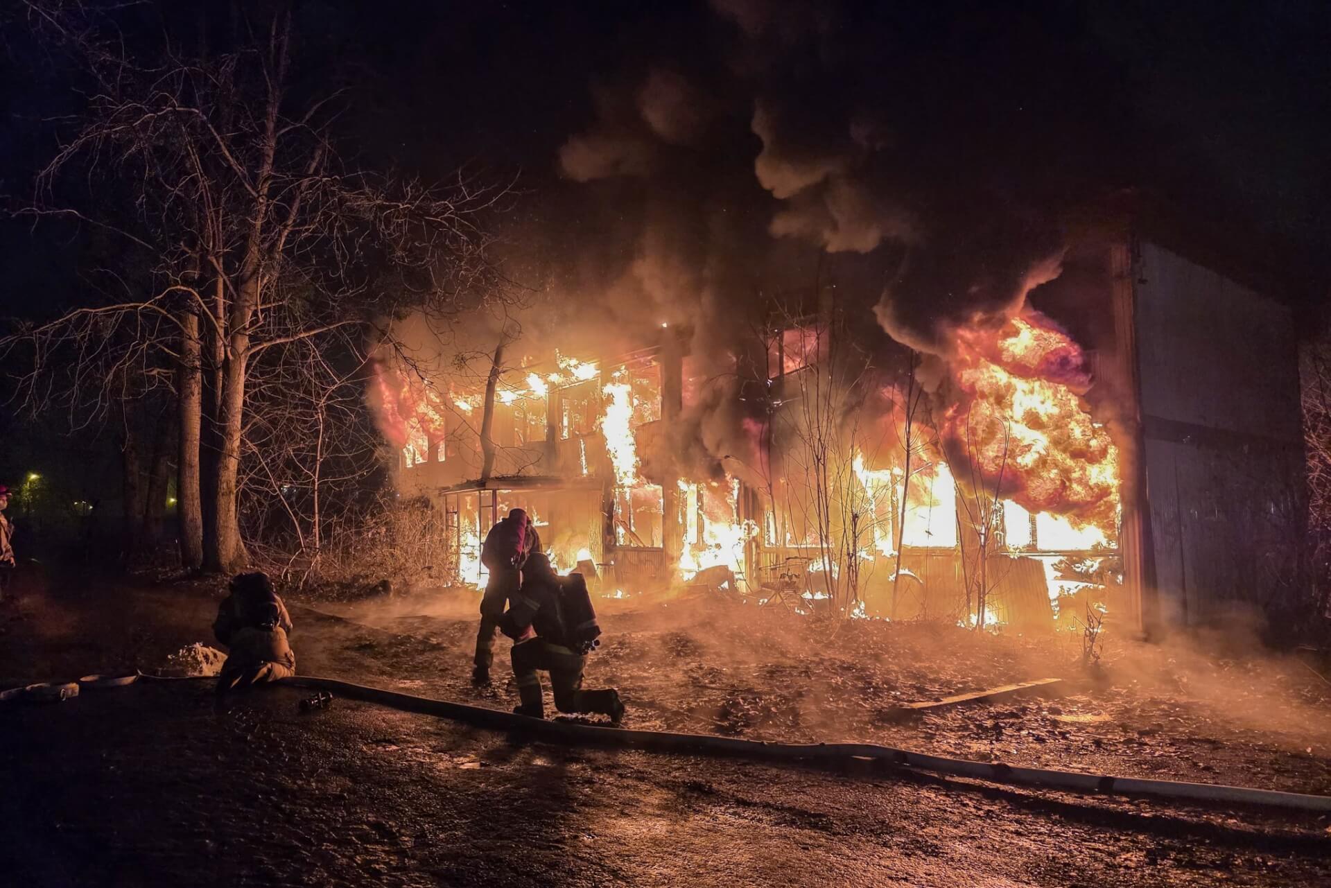 Katowice. Pożar opuszczonego budynku w dzielnicy Zawodzie. Obiekt doszczętnie spłonął