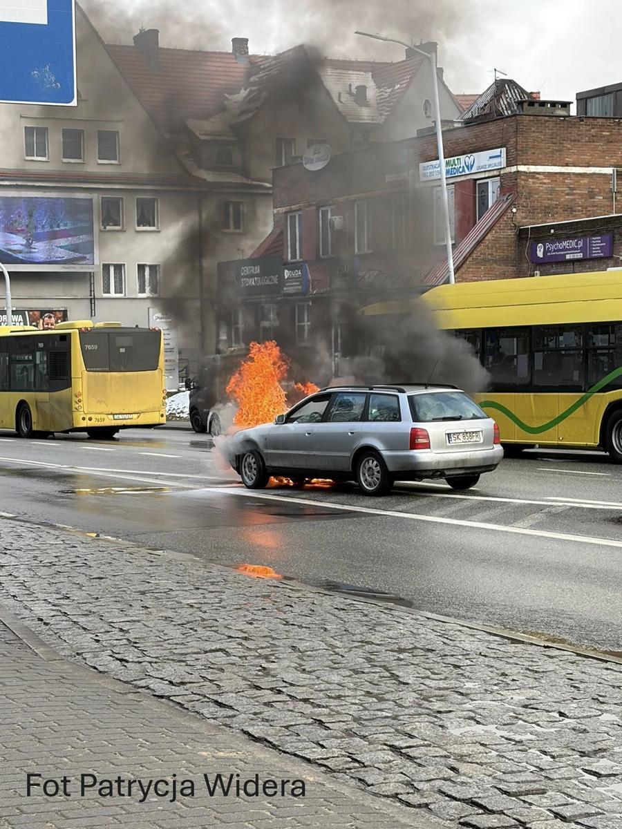 Pożar samochodu, ul. Mikołowska, Katowice